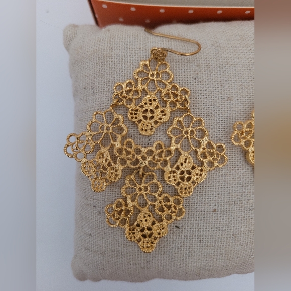 Stella & Dot Vintage Chantilly Lace Chandliers Gold - Picture 5 of 5